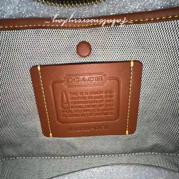 COACH Curve Zip Bag Shoulder Bag In Glovetanned Leather/Gold/Black CAF11 NWT - Picture 9 of 9